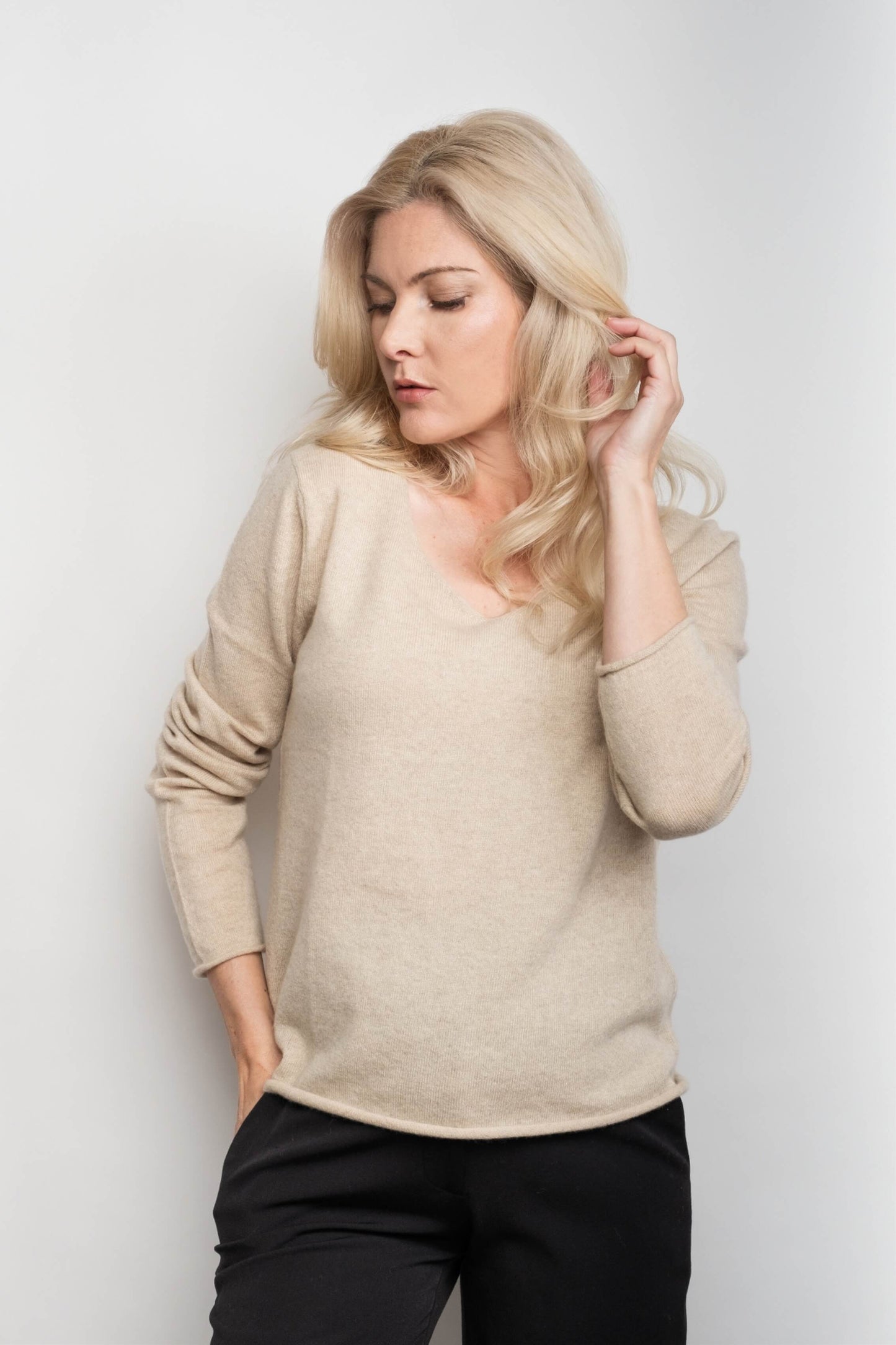 Timeless Lounge Relaxed V-Neck Pure Cashmere Sweater - Beige