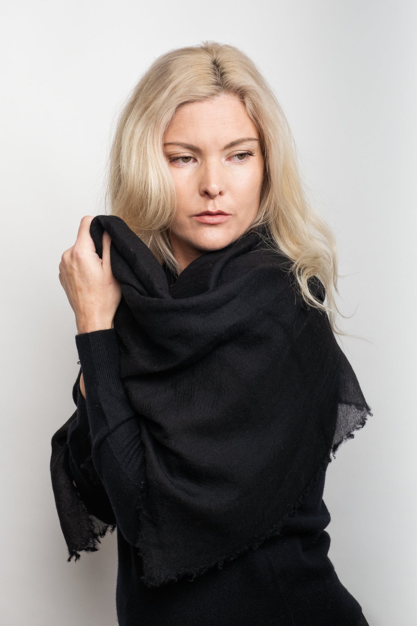 Ultrafine Lightweight Cashmere Scarf - Black